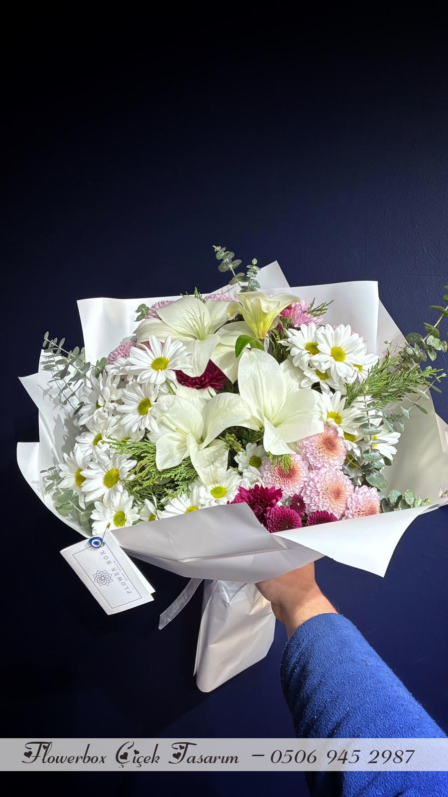 Beyaz Lilyum Ile Karışık Mevsim Buketi