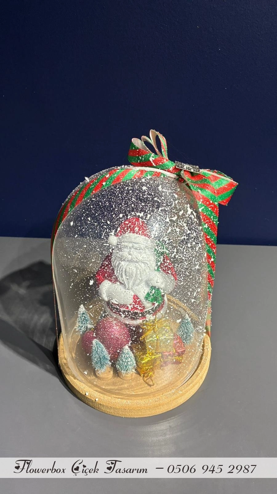 Noel Baba Glass Dome Aranjmanı