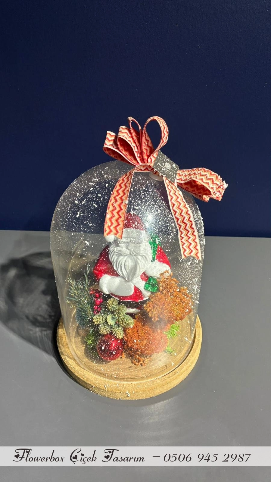 Noel Baba Glass Dome Aranjmanı
