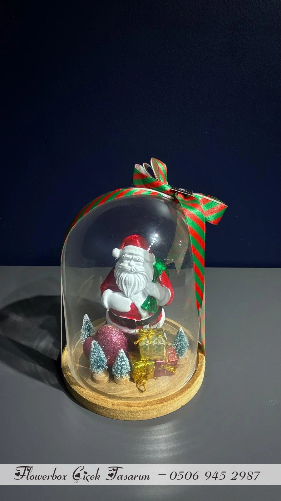 Noel Baba Glass Dome Aranjmanı 