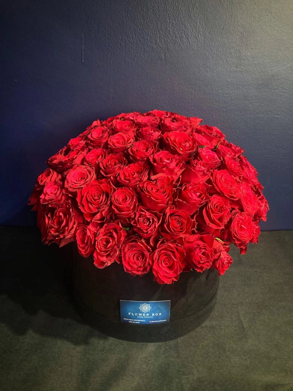 100 Adet Kırmızı Gül Kutu Aranjmanı