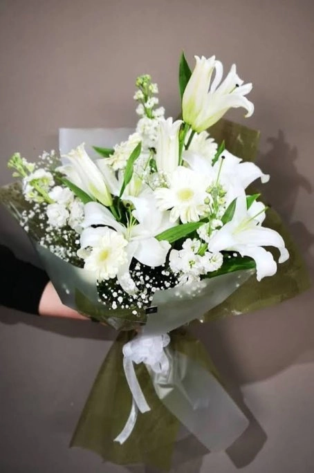 Beyaz Kazablanka Zambak ( Lilyum ) Buketi