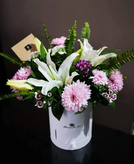 Beyaz Kazablanka Zambak ( Lilyum ) Kutu Çiçek - Flowerbox