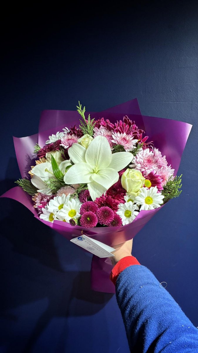 Beyaz Lilyum Ile Karışık Mevsim Buketi 