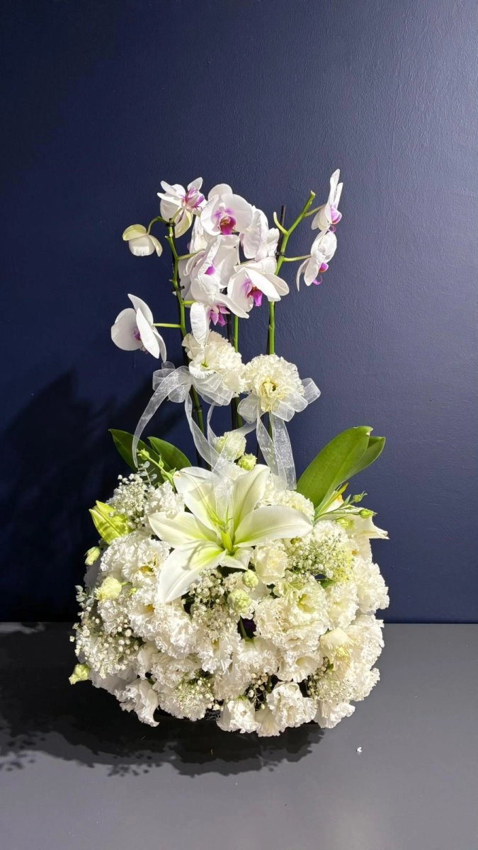 Çift Dal Beyaz Orkide Beyaz Tonlarda Çiçek Aranjmanı