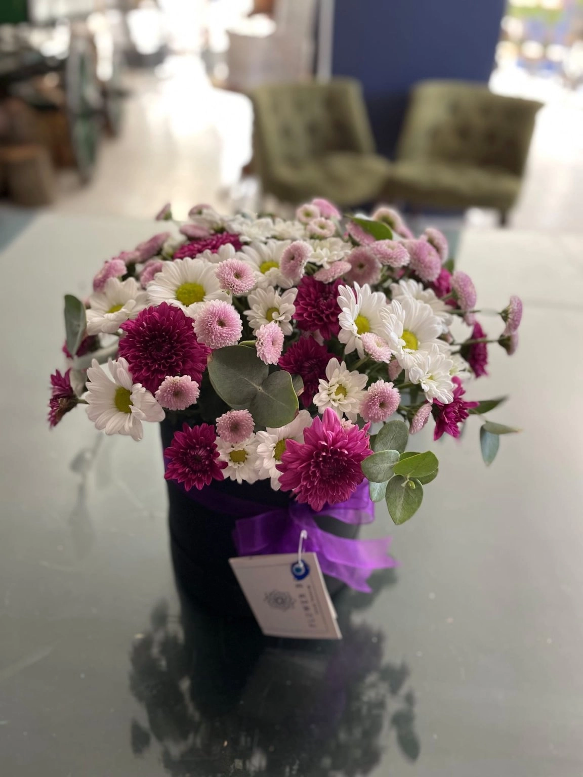 Karışık Çiçeklerle Hazırlanmış Kutu Aranjman