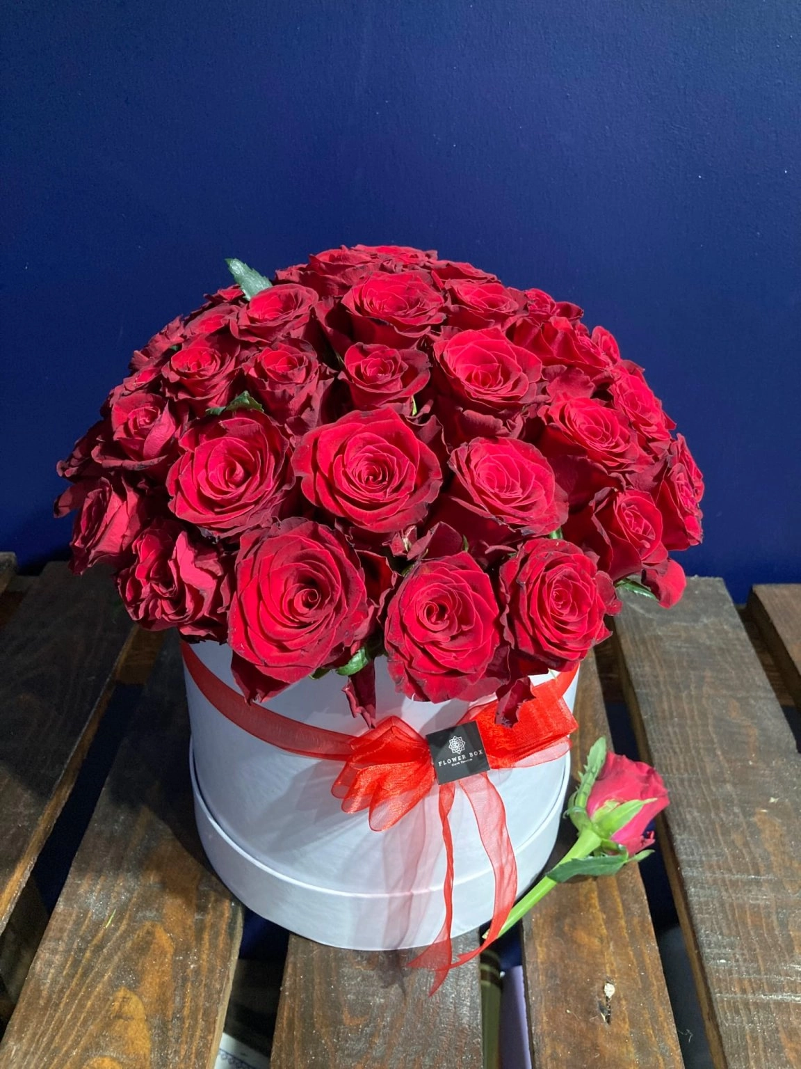 Kırmızı Güllerden Kutu Aranjman ( 40 Adet Güllü )