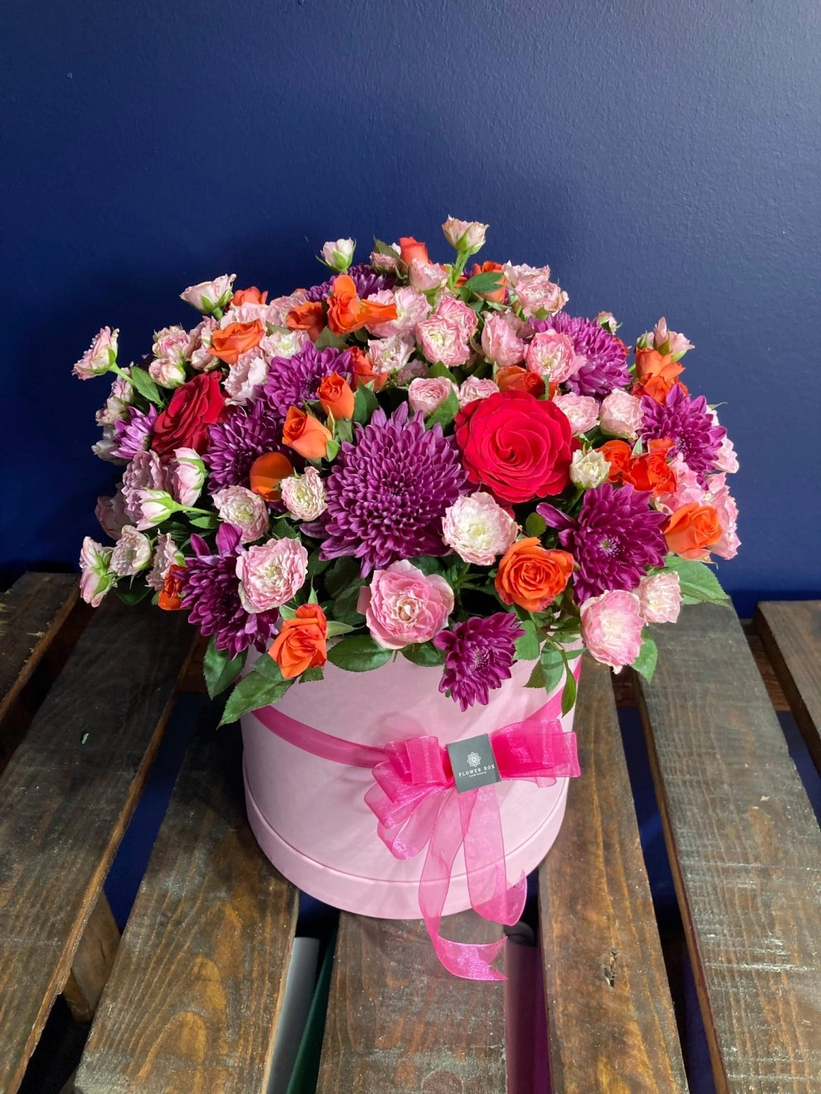 Kutu Içerisinde Mevsim Çiçeklerinden Aranjman