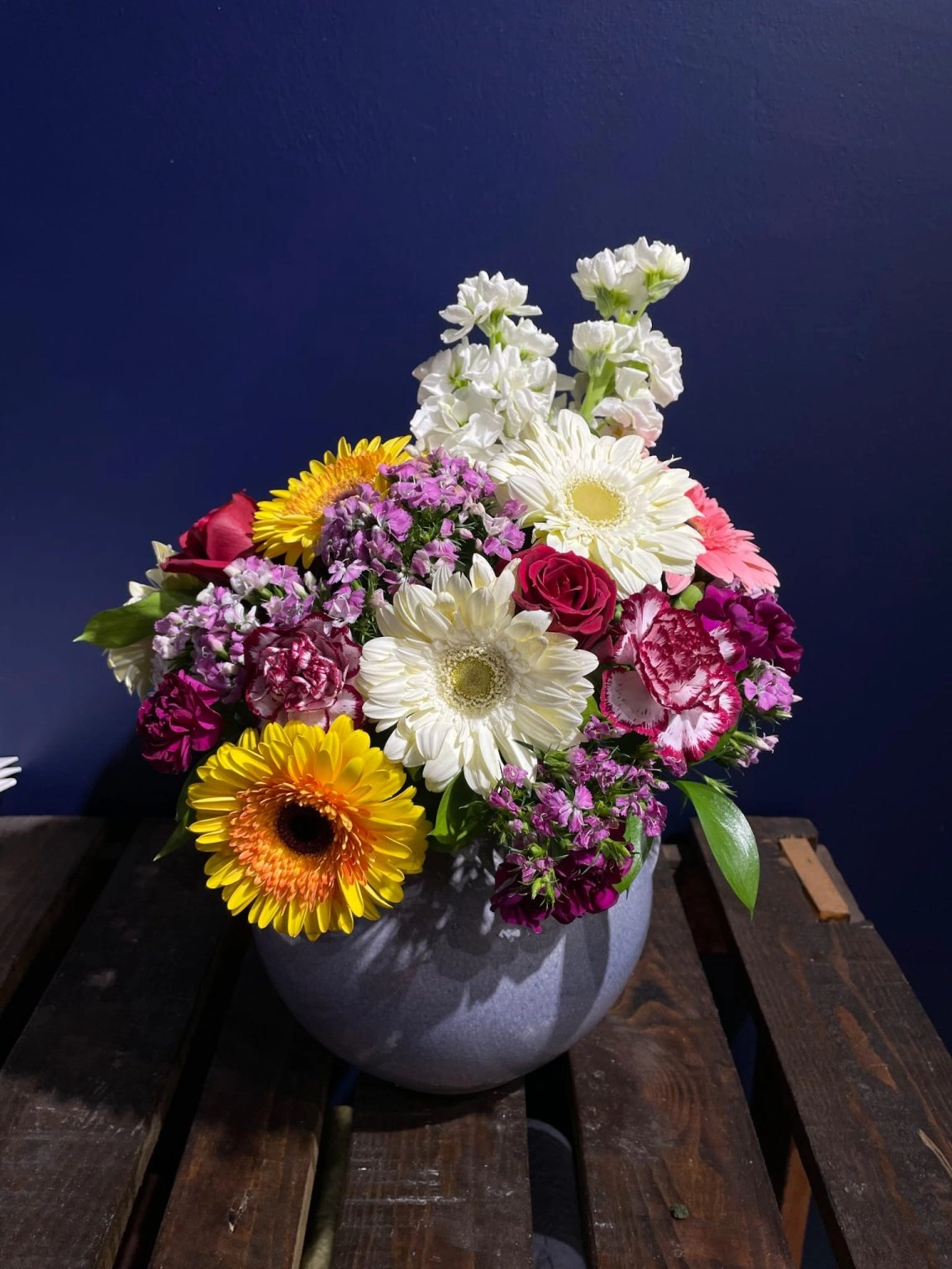 Seramik Saksı içerisinde Renkli Karışık Aranjman