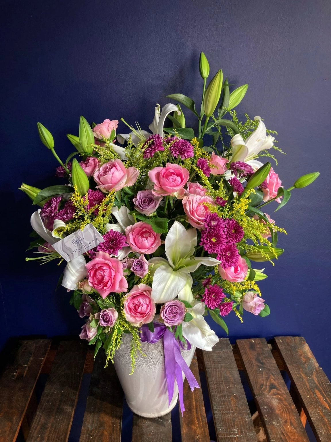 Seramik Saksı Içerisinde Güllerden Premium Aranjman