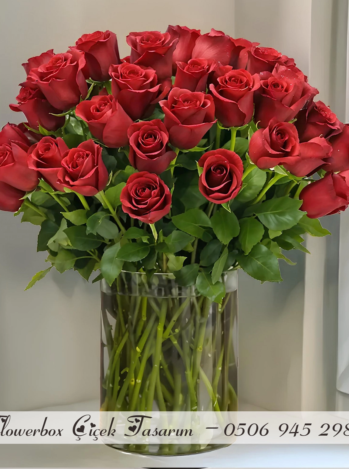 Vazoda 35 Tane Kırmızı Gül